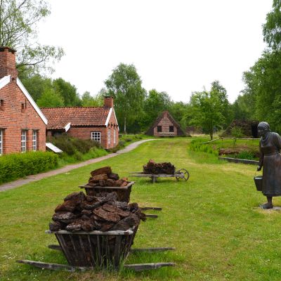 Image - Plattdeutsche Führung durch die Von-Velen-Anlage Anschließend Vesper im Papenbörger Hus